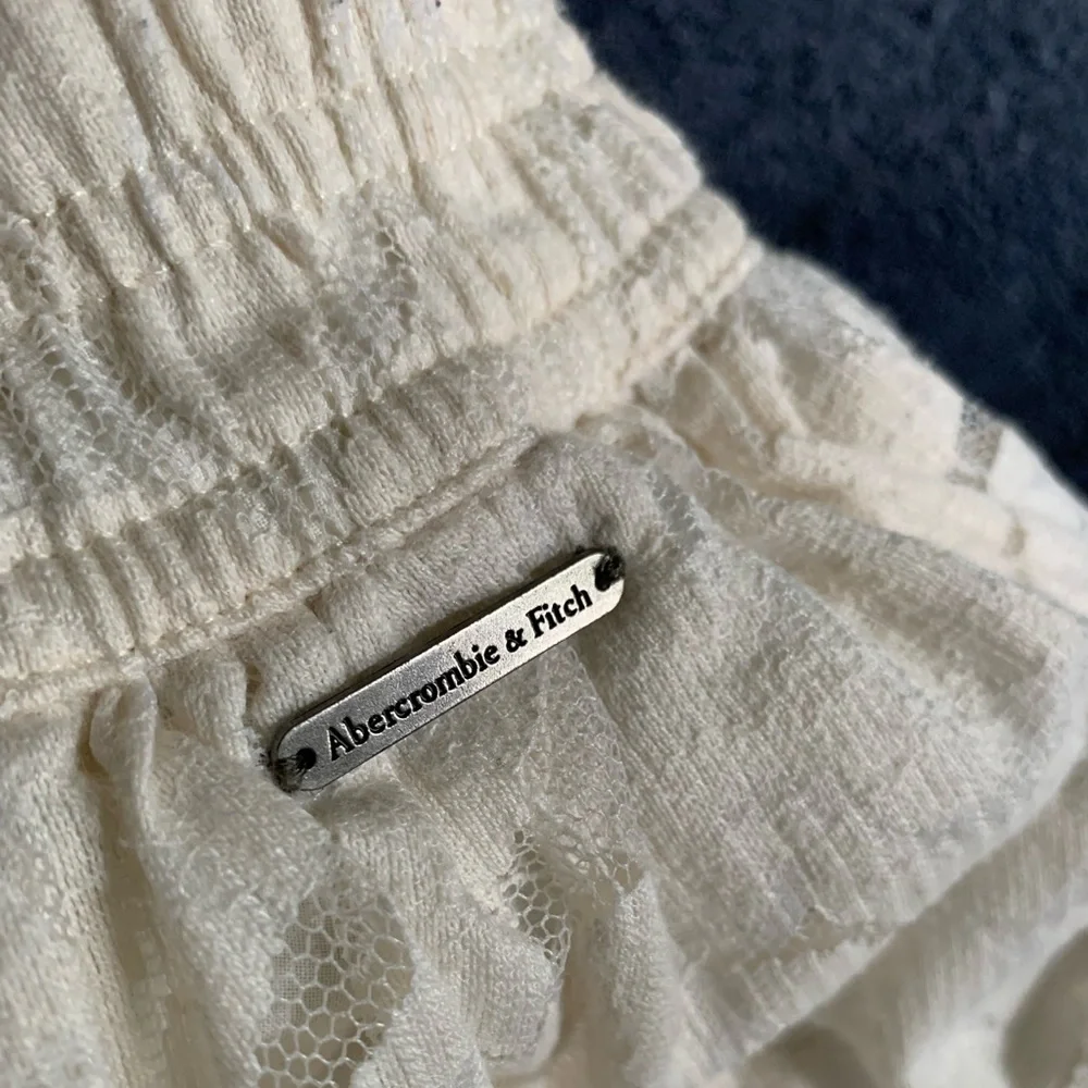 Beautiful Abercrombie & Fitch Lacey Skirt - Picture 4 of 4